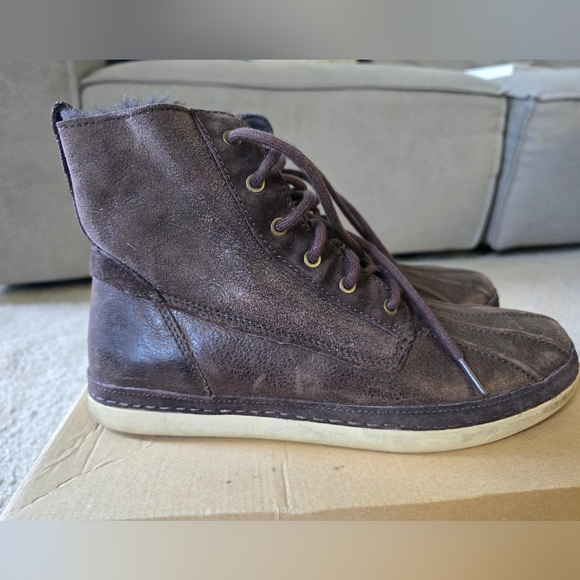 UGG Men's ALASTAIR Duck Boots BROWN Bomber Leather Finish 9US ($160 MSRP) - Picture 2 of 7